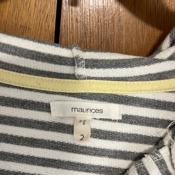 ⭐️ Lightweight hooded top. Size 2x - Picture 4 of 5